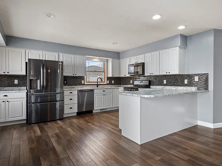 617 E Chestnut St — Photo 11