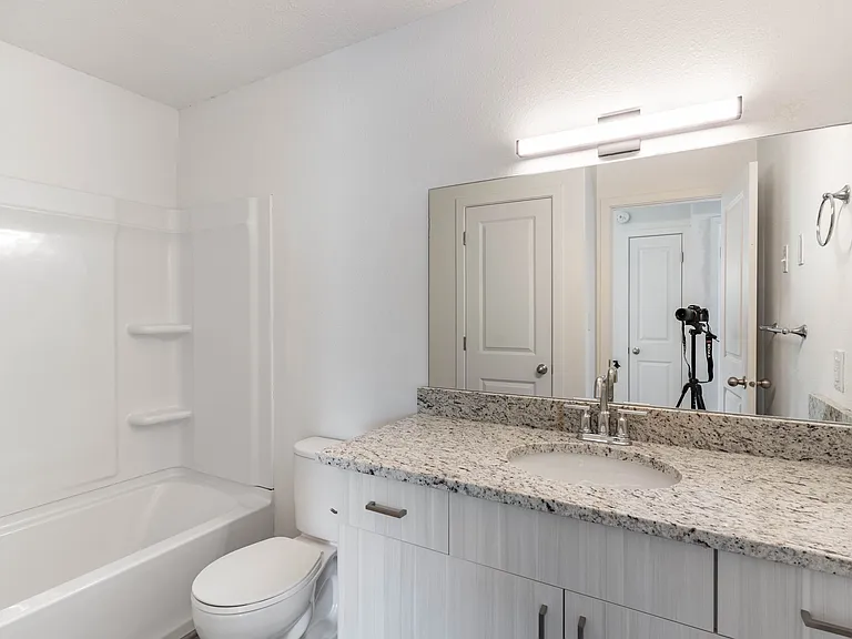 Townhouse 2x1.5 Full Bathroom Townhouse 2x1.5 Full Bathroom