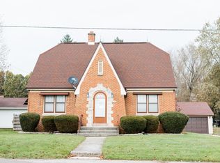 1146 W Jefferson Ave, Cleveland, WI 53015