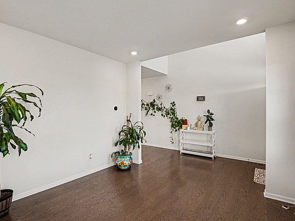 4th image of 8580 Pioneer St