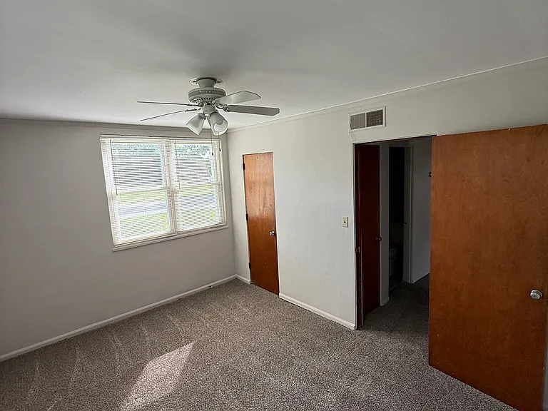 129 Farragut Rd #129 — Photo 6