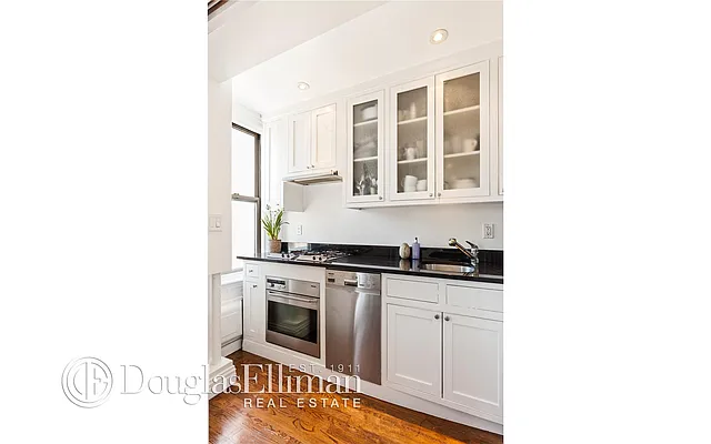 Sold by Douglas Elliman | media 17