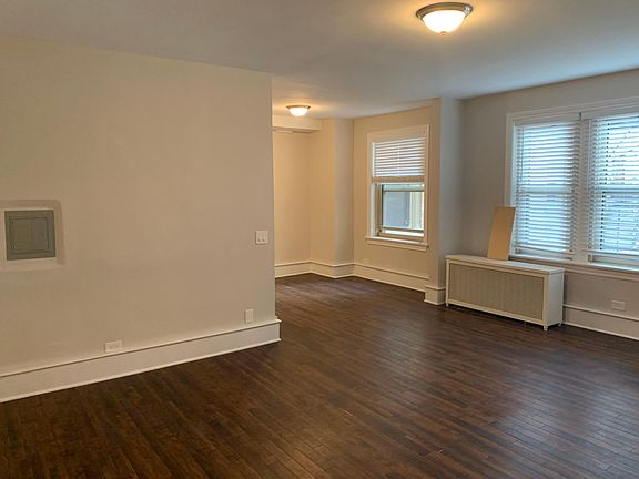 3rd image of 1370 E Hyde Park Blvd #305