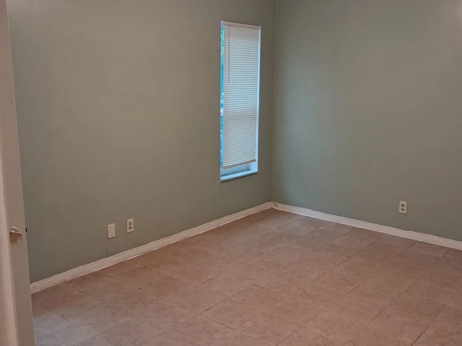 1 bed, 700 sqft, $1,400 — Photo 4