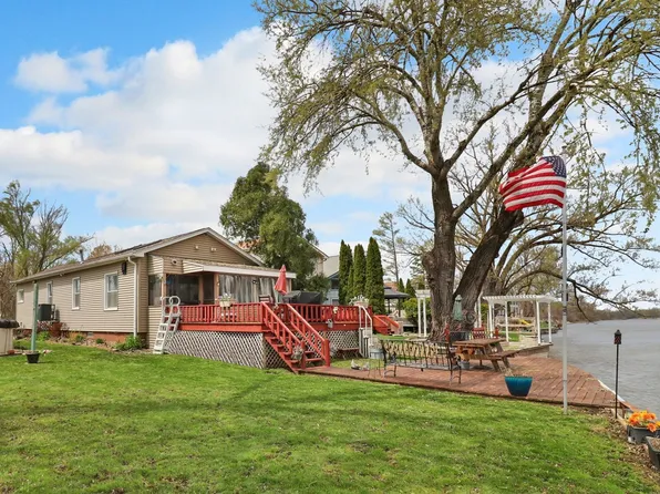 42715 N Park Ave, Antioch, IL 60002