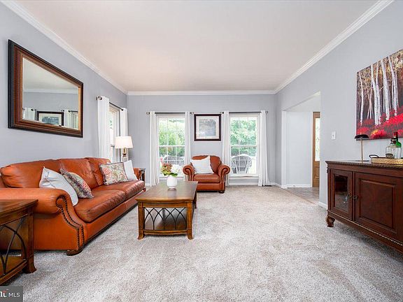 4th image of 3625 Redhaven Ln