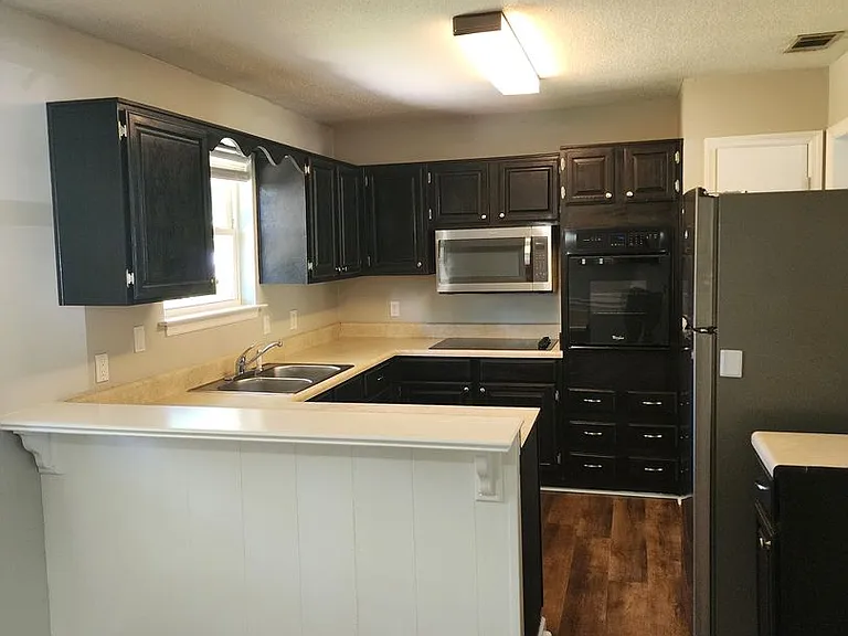 1336 Whitfield Park Dr — Photo 8
