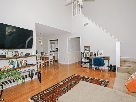 5th image of 139 Decker Rd APT 14