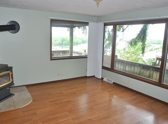 2nd image of 220 S Hill St