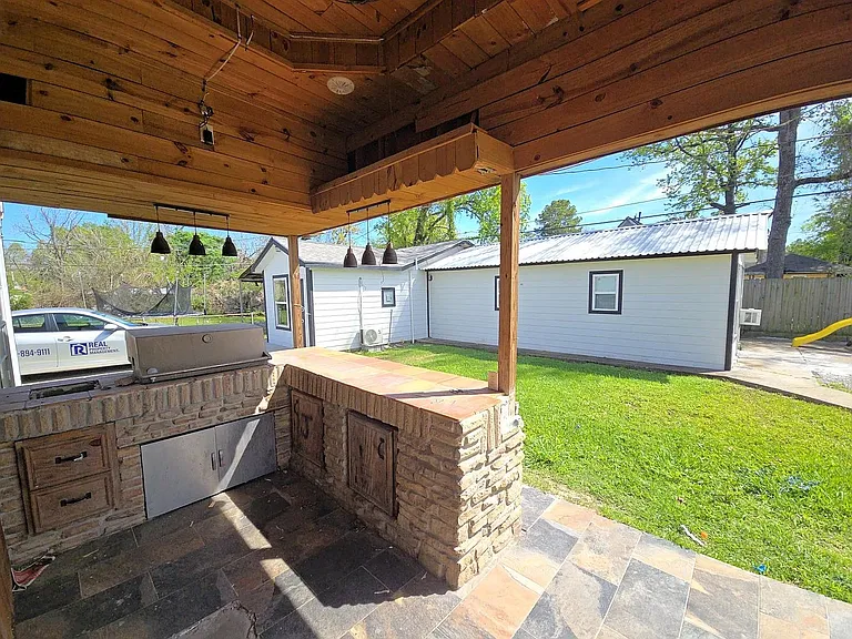 9010 Linda Vista Rd #B — Photo 11