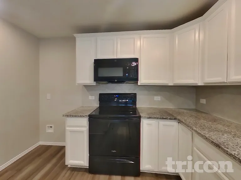 1023 Spofford Dr — Photo 5