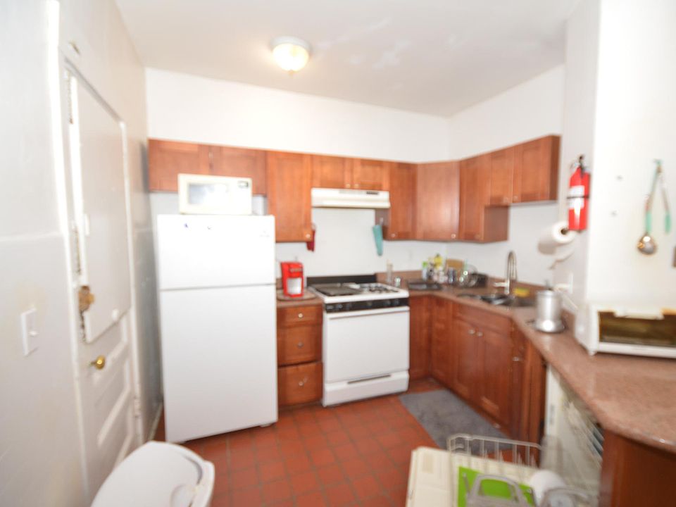 1st image of 66 Egmont St #S5