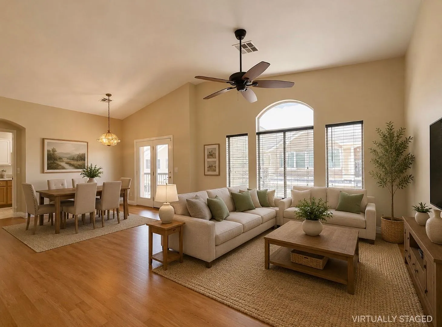 2 bedroom townhome with 1 car garage — Photo 3