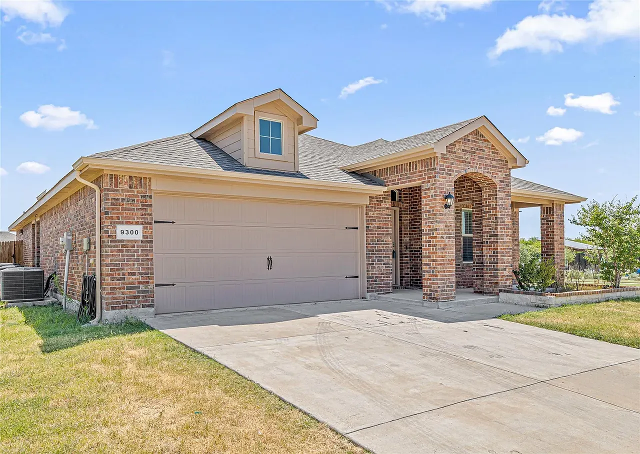 3 bed, 1696 sqft, $2,500 — Photo 3