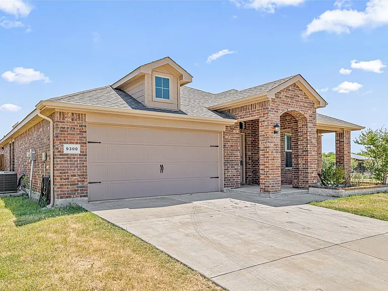 9300 Fox Hill Dr — Photo 3