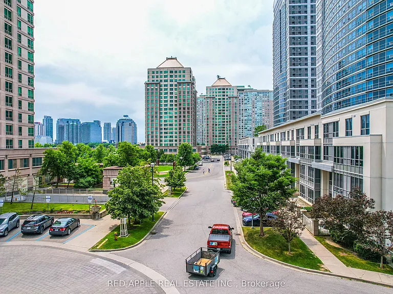 11 Lee Centre Dr #707 — Photo 2