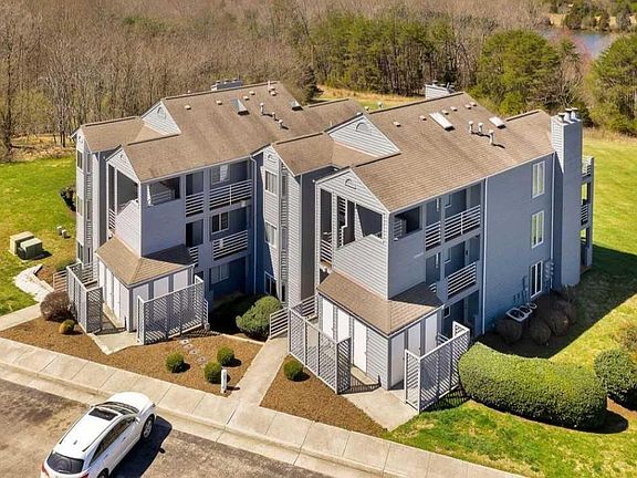 4th image of 71 Waterside Cir #5-D