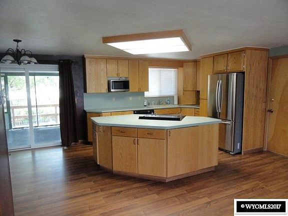 3rd image of 1365 Cliff View Dr