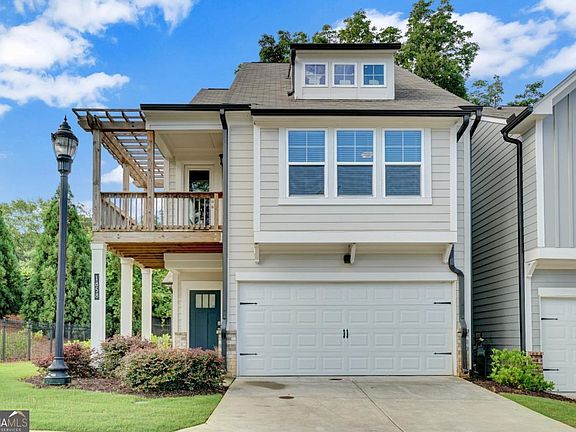 2nd image of 1858 Belmore St