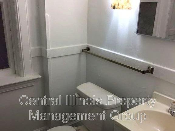 5th image of 611 W Jefferson St APT B