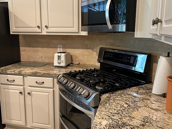 5th image of 802 Weeping Willow Way