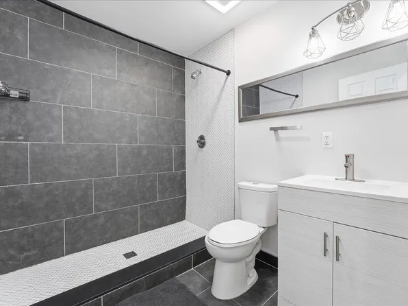 225 Freeman Avenue image 17 of 24