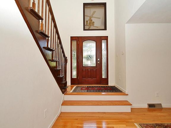 2nd image of 5905 Bridlewood Dr