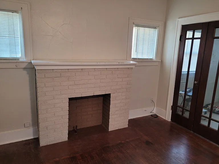 411 S Polk St — Photo 3