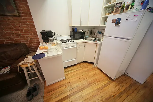 Rented by Metropolitan Realty | media 35