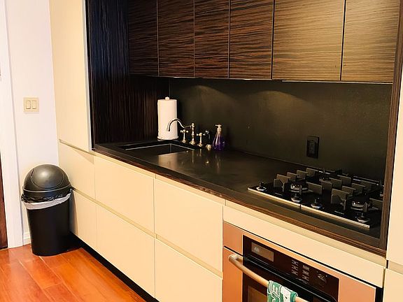 4th image of 55 Wall St APT 706