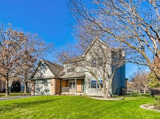 703 Augusta Dr, North Aurora, IL 60542