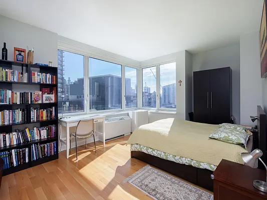 Rented by Sotheby's International Realty | media 41