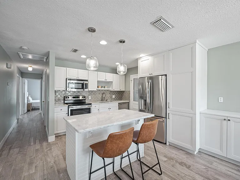 537 Margaret St — Photo 10