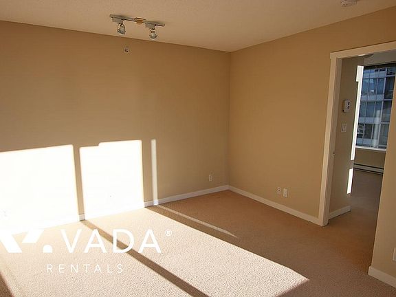 4th image of 1001 Richards St #1806