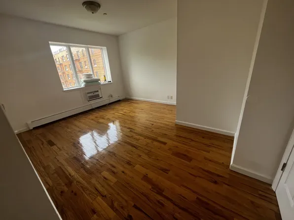 567 Warren Street image 4 of 5