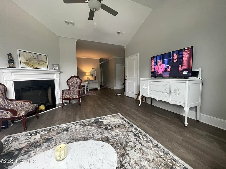 3217 Gordon Dr #A — Photo 5