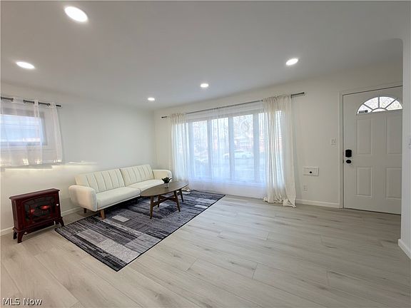 5th image of 7022 Maplewood Rd