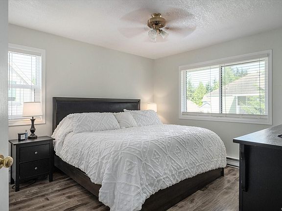 5th image of 672 Foster Dr