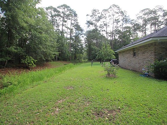 3rd image of 106 Crystal Dr