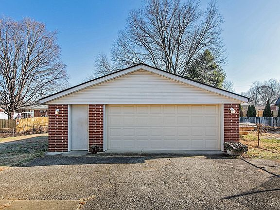 4th image of 10813 Milwaukee Way