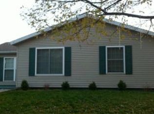 820 W Elizabeth St, Paris, IL 61944