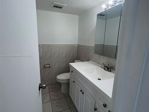 5th image of 1130 11th St APT 2H