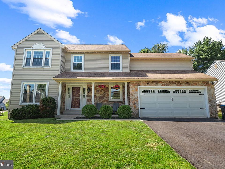 1st image of 209 E Fairwood Dr