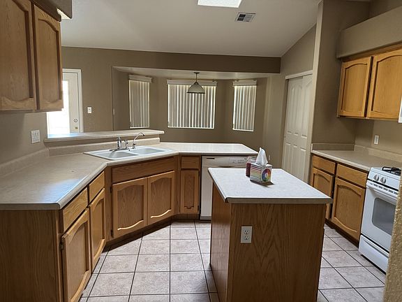 3rd image of 8447 E Topeka Pl
