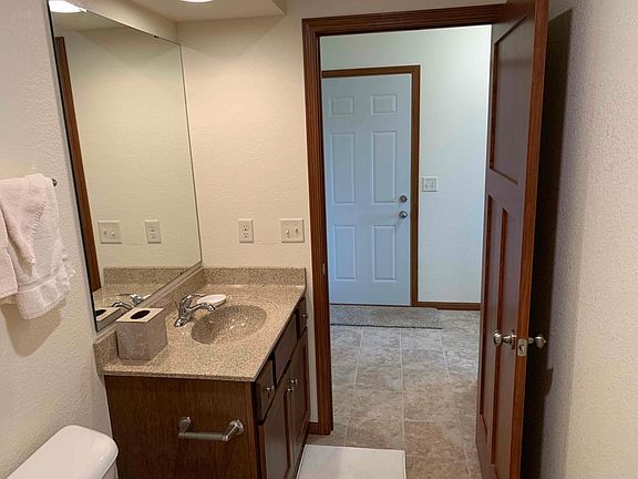 4th image of 739 James Dr