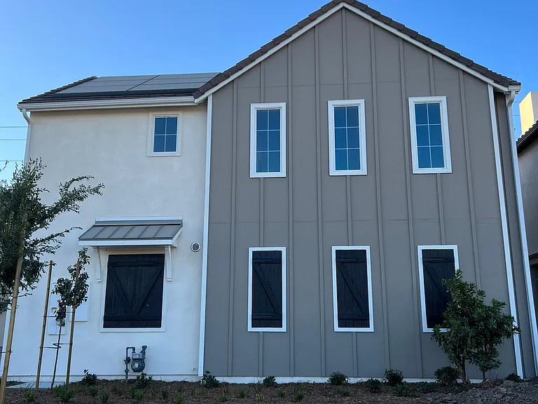 7528 Meridian St — Photo 1