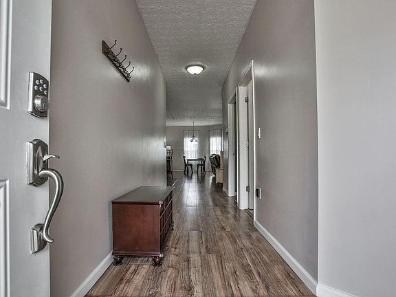 2nd image of 2055 Emerald Way Dr
