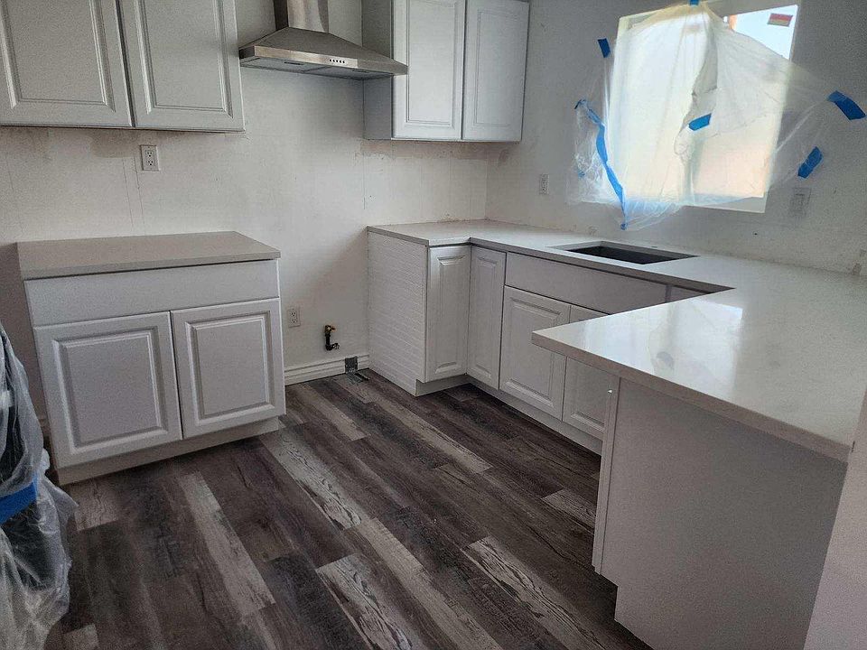 2nd image of 654 W 16th St #654