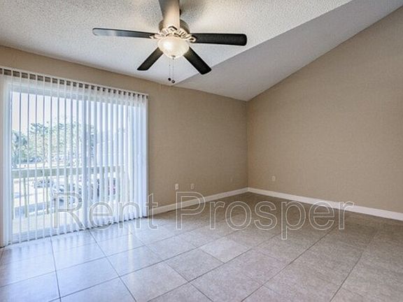 5th image of 176 Scottsdale Sq