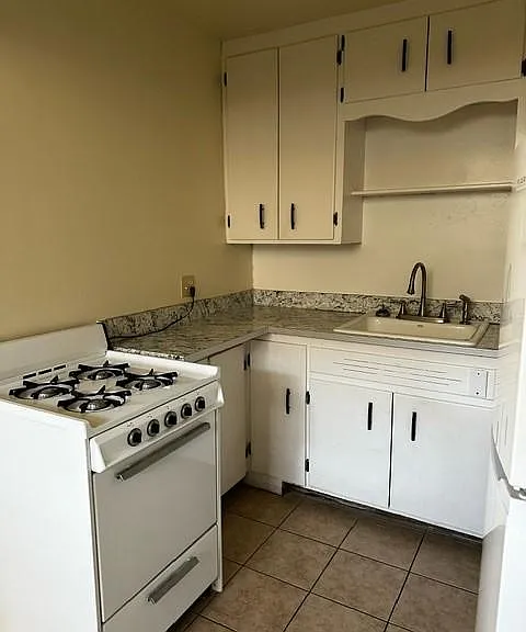 Kitchen (second view)